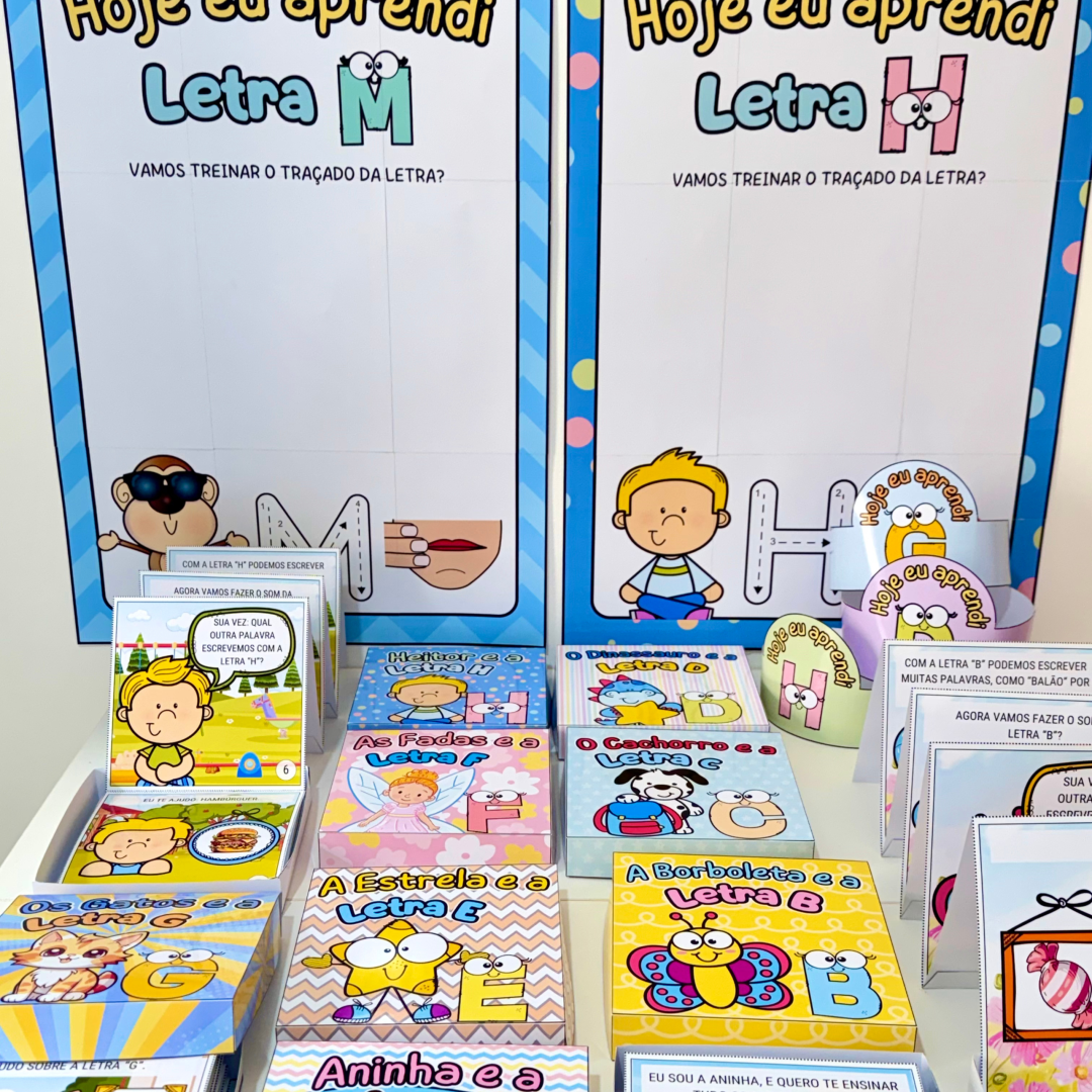 Combo Super Kits Histórias na Caixa e Cartazes Letras do Alfabeto de A a Z
